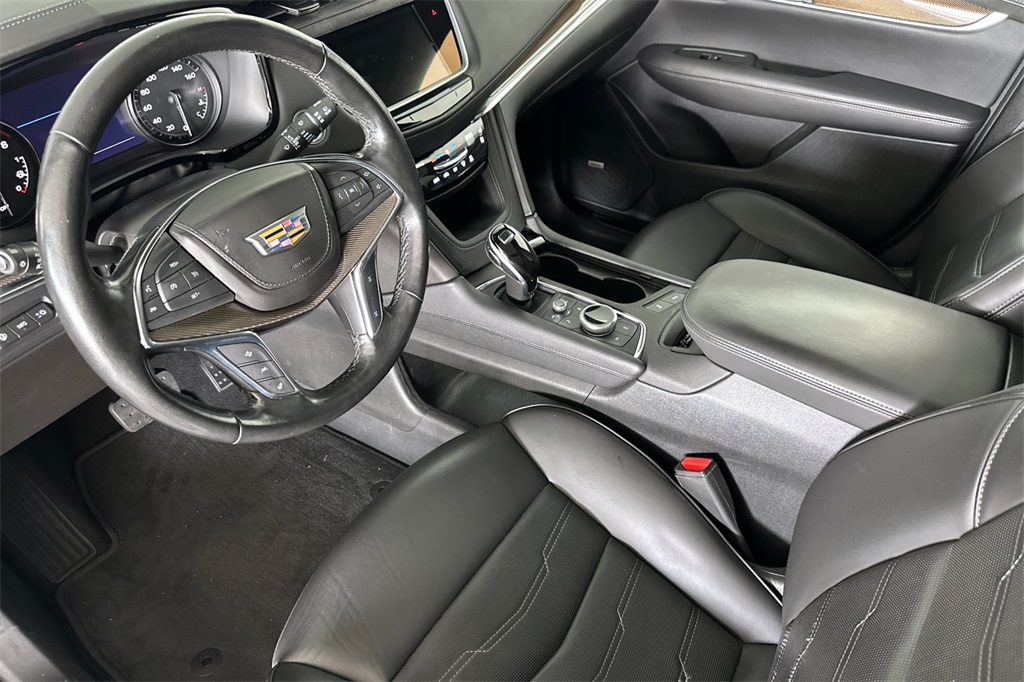 Vehicle image 9 of 32