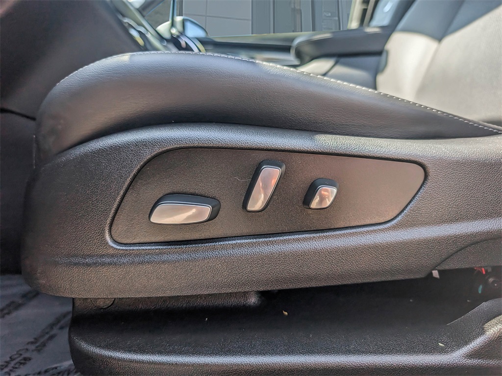 Vehicle image 26 of 36
