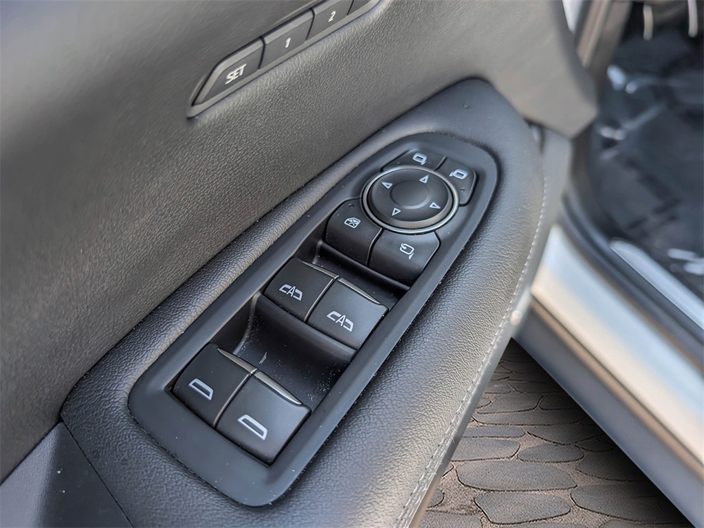 Vehicle image 28 of 36