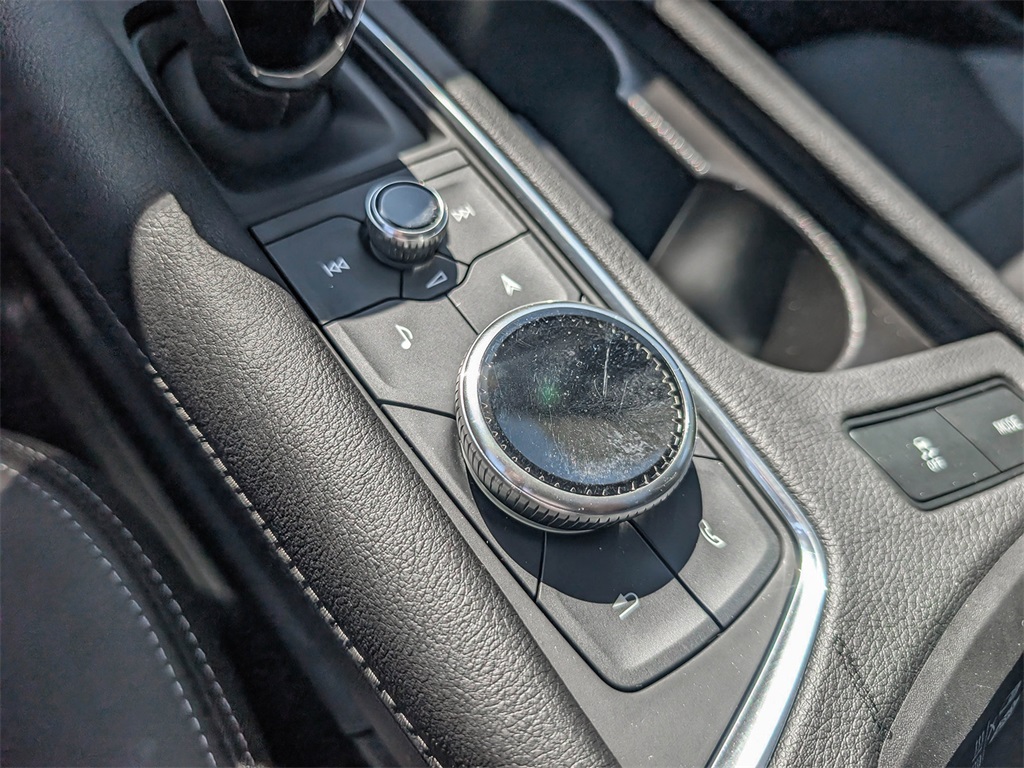 Vehicle image 34 of 36