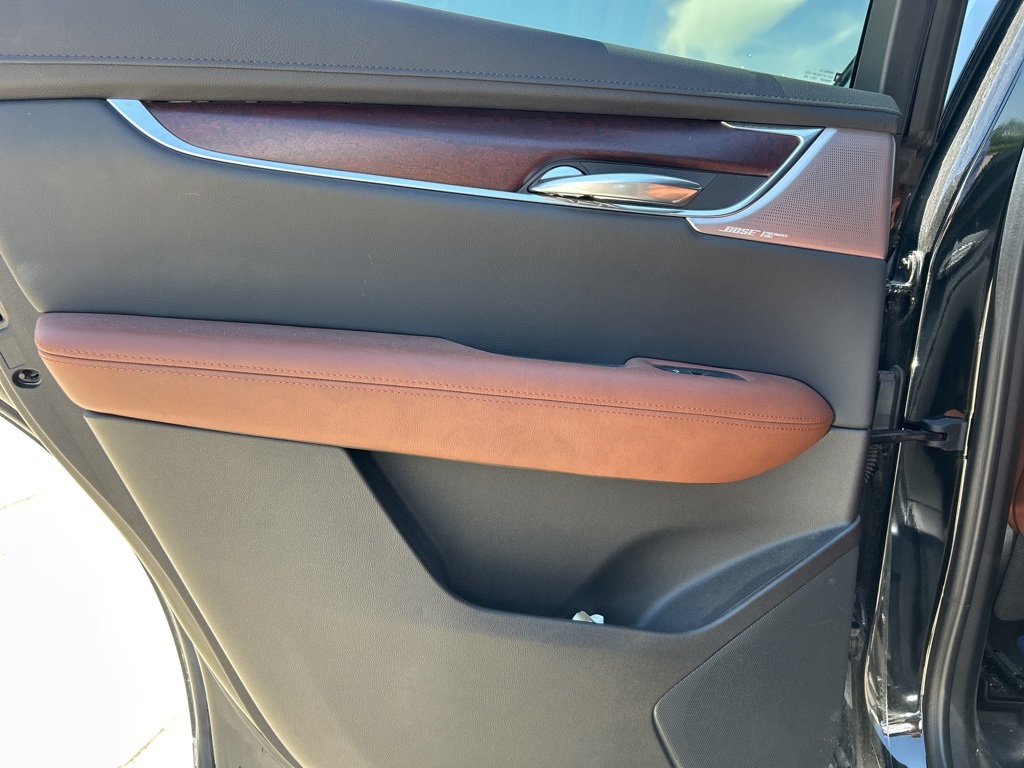 Vehicle image 17 of 27