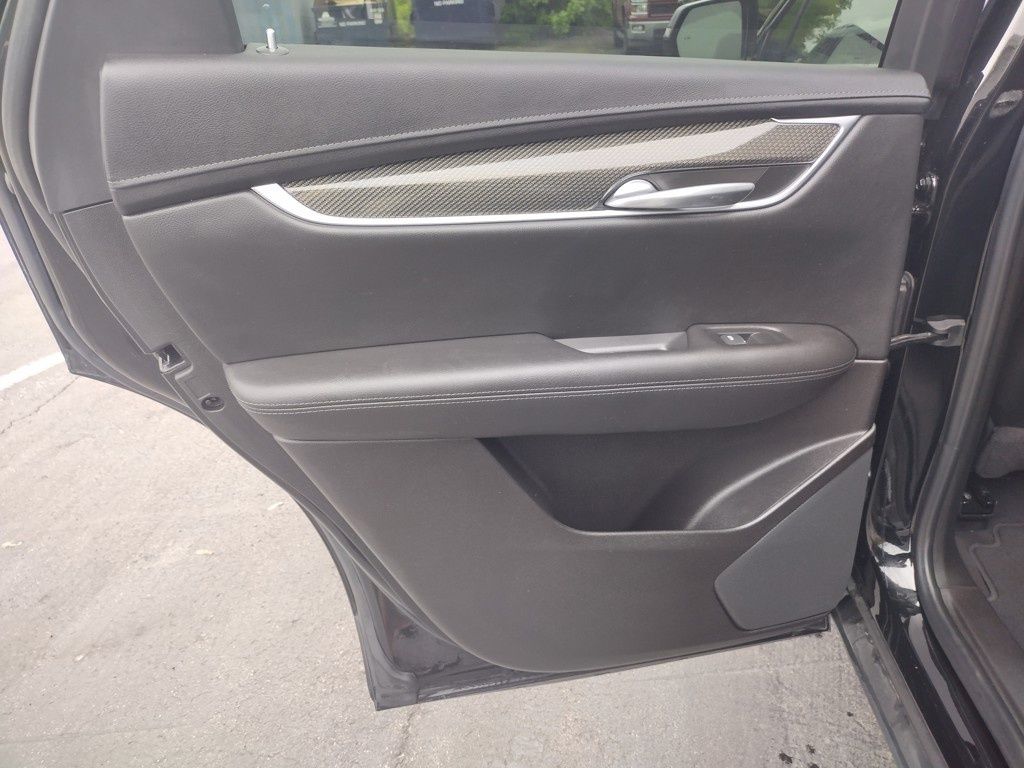 Vehicle image 23 of 29