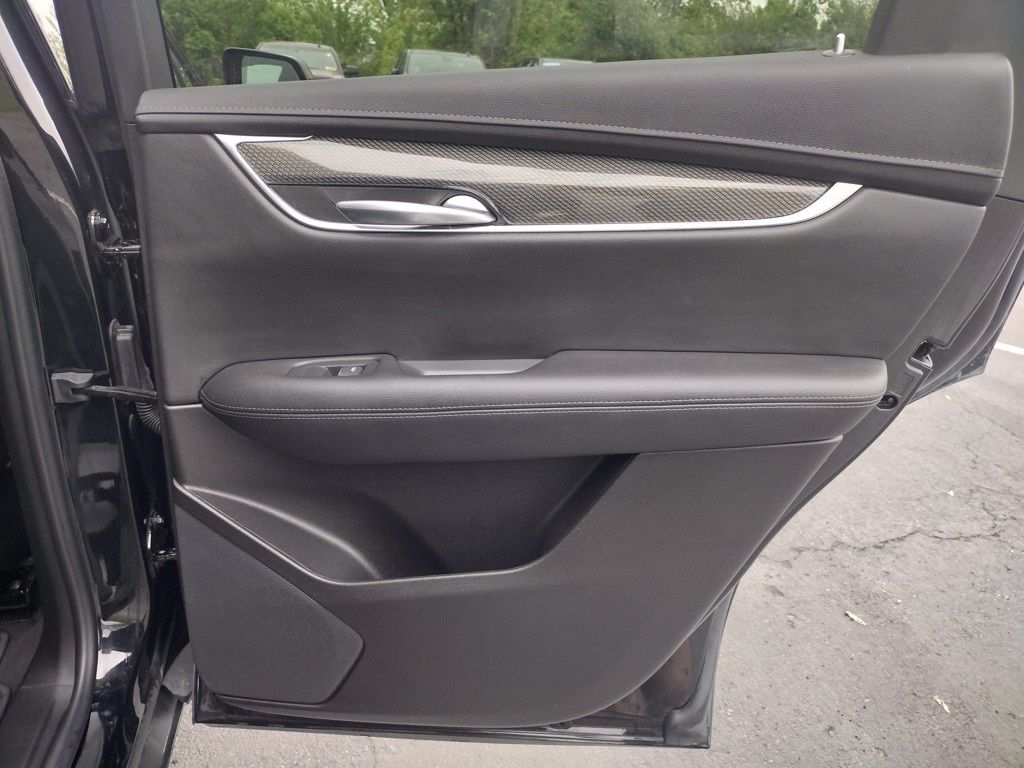 Vehicle image 25 of 29