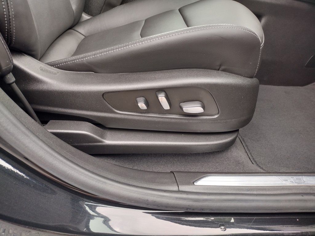 Vehicle image 27 of 29