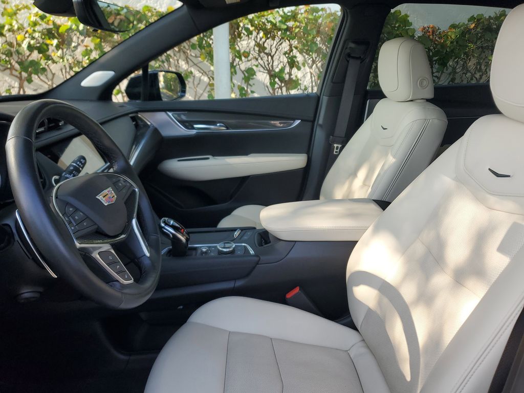 Vehicle image 20 of 30