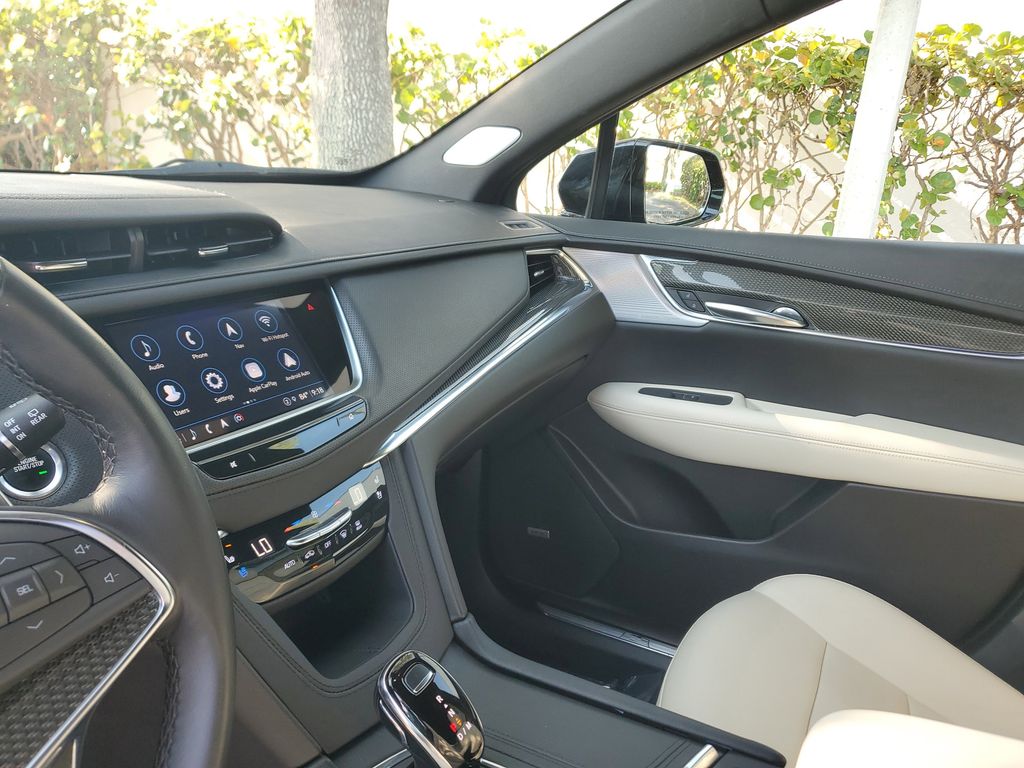 Vehicle image 21 of 30
