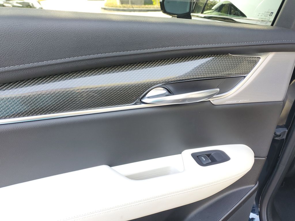 Vehicle image 14 of 30