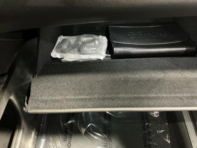 Vehicle image 28 of 33