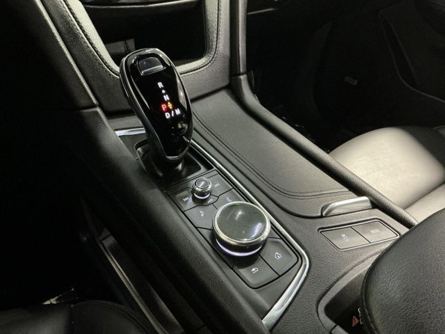 Vehicle image 27 of 33