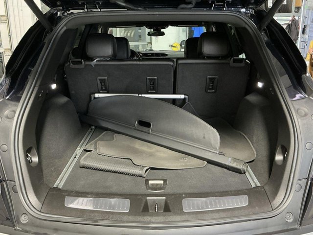 Vehicle image 31 of 33