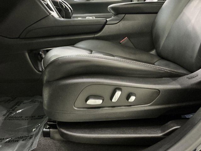 Vehicle image 19 of 33