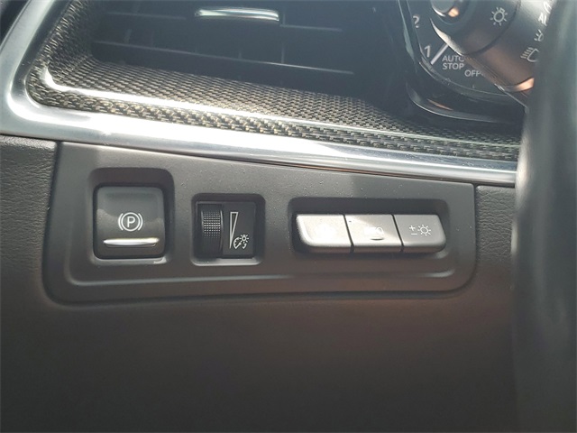 Vehicle image 24 of 28