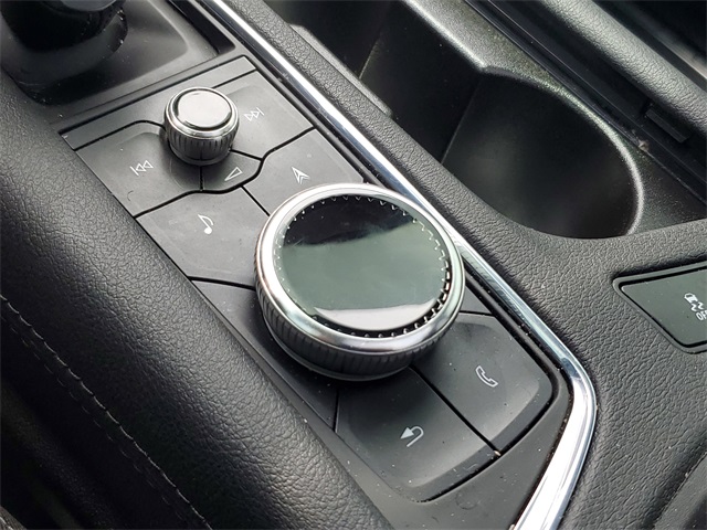 Vehicle image 21 of 28