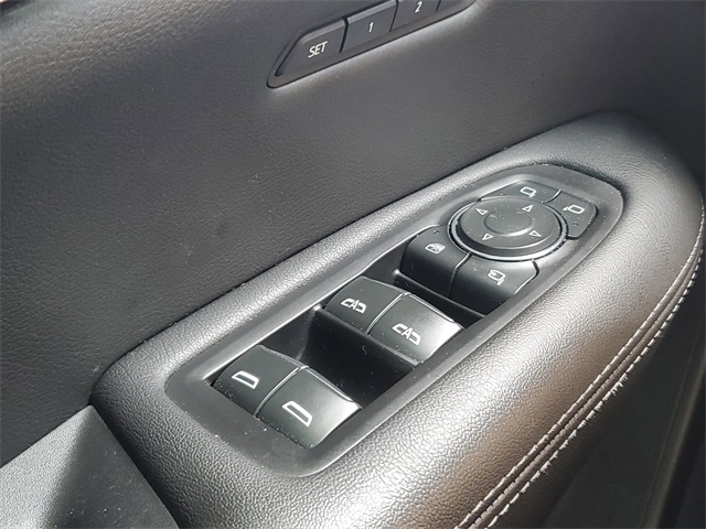 Vehicle image 23 of 28