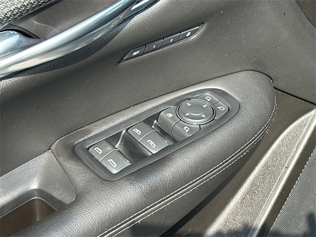Vehicle image 17 of 30