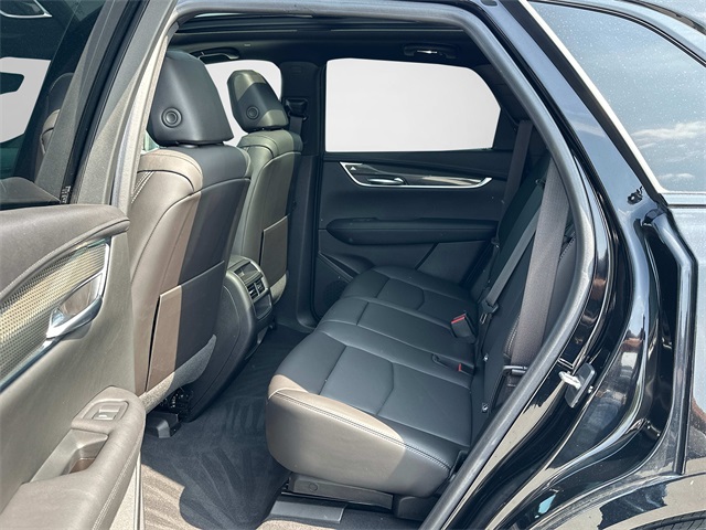 Vehicle image 21 of 30