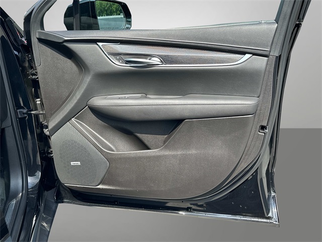 Vehicle image 27 of 30