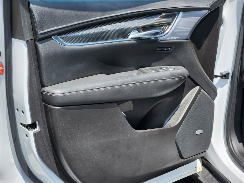 Vehicle image 18 of 30