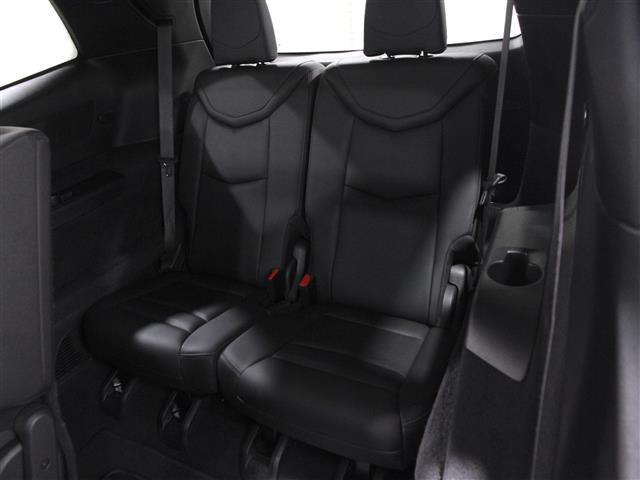 Vehicle image 23 of 26
