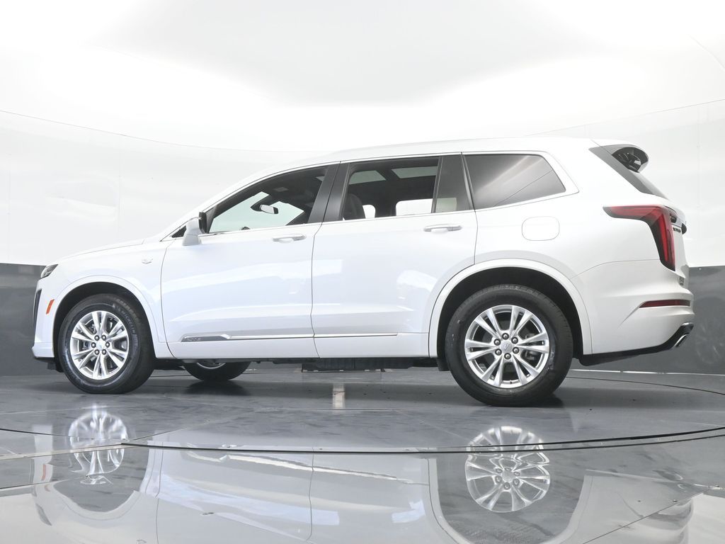 Vehicle image 33 of 76