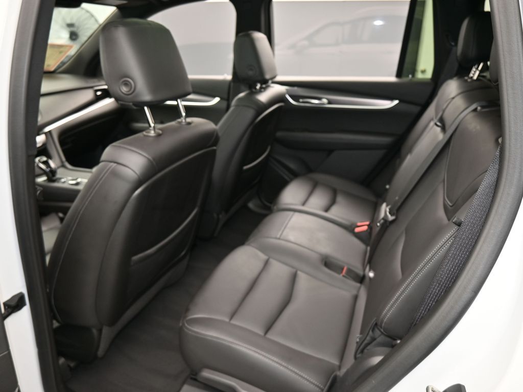 Vehicle image 61 of 76