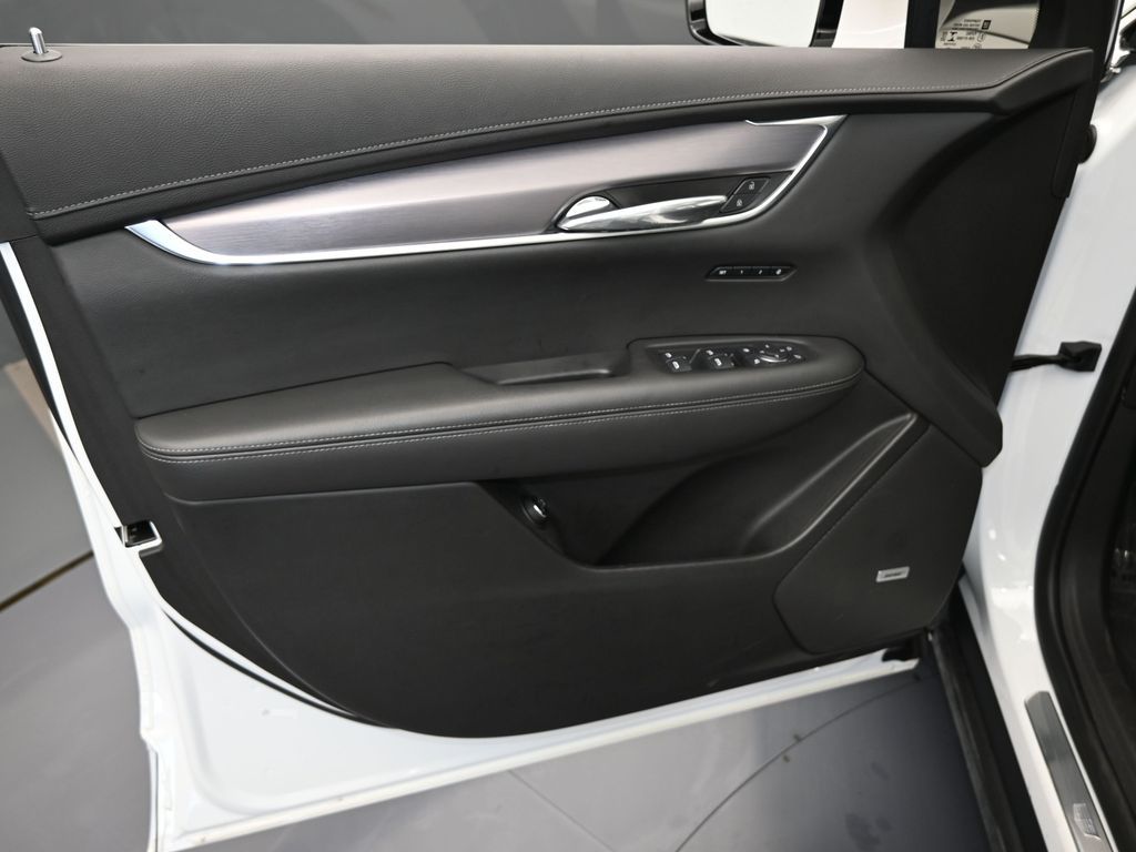 Vehicle image 40 of 76