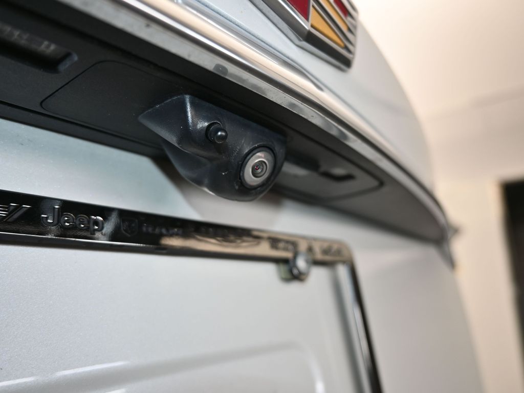Vehicle image 65 of 76