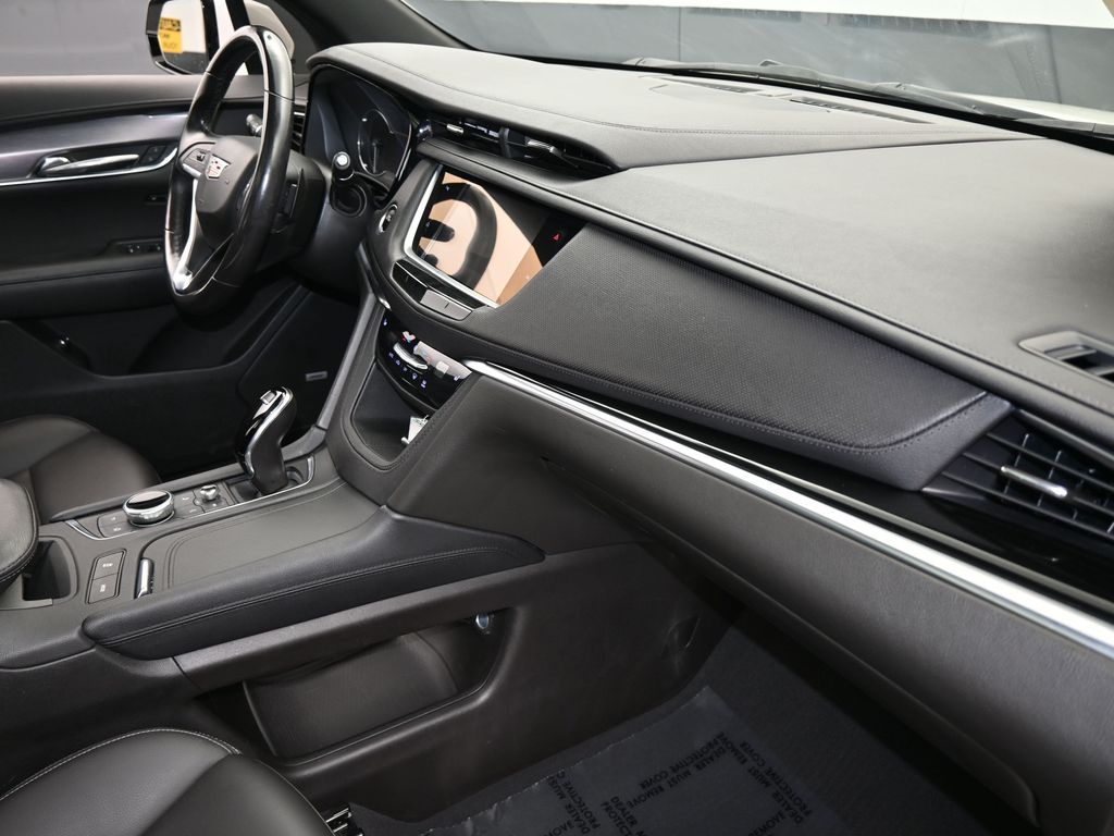 Vehicle image 73 of 76