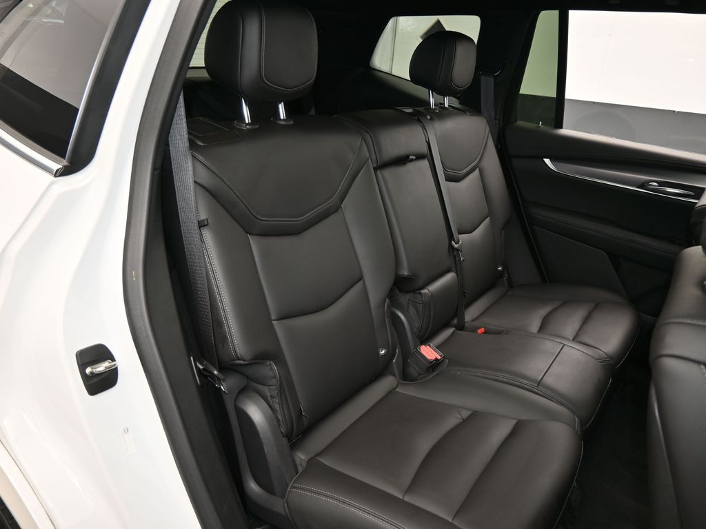 Vehicle image 72 of 76