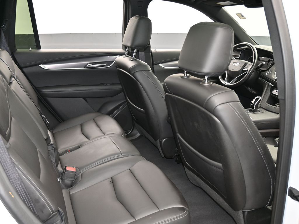 Vehicle image 70 of 76