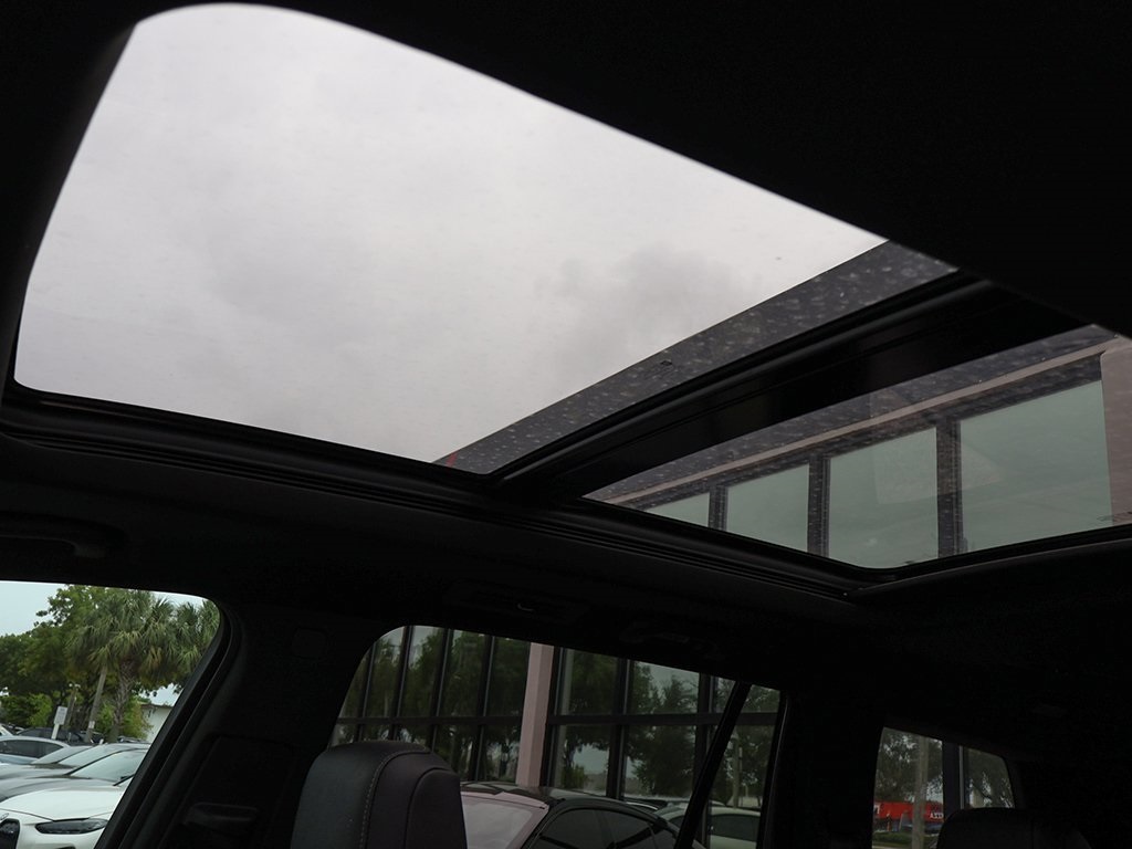 Vehicle image 25 of 66