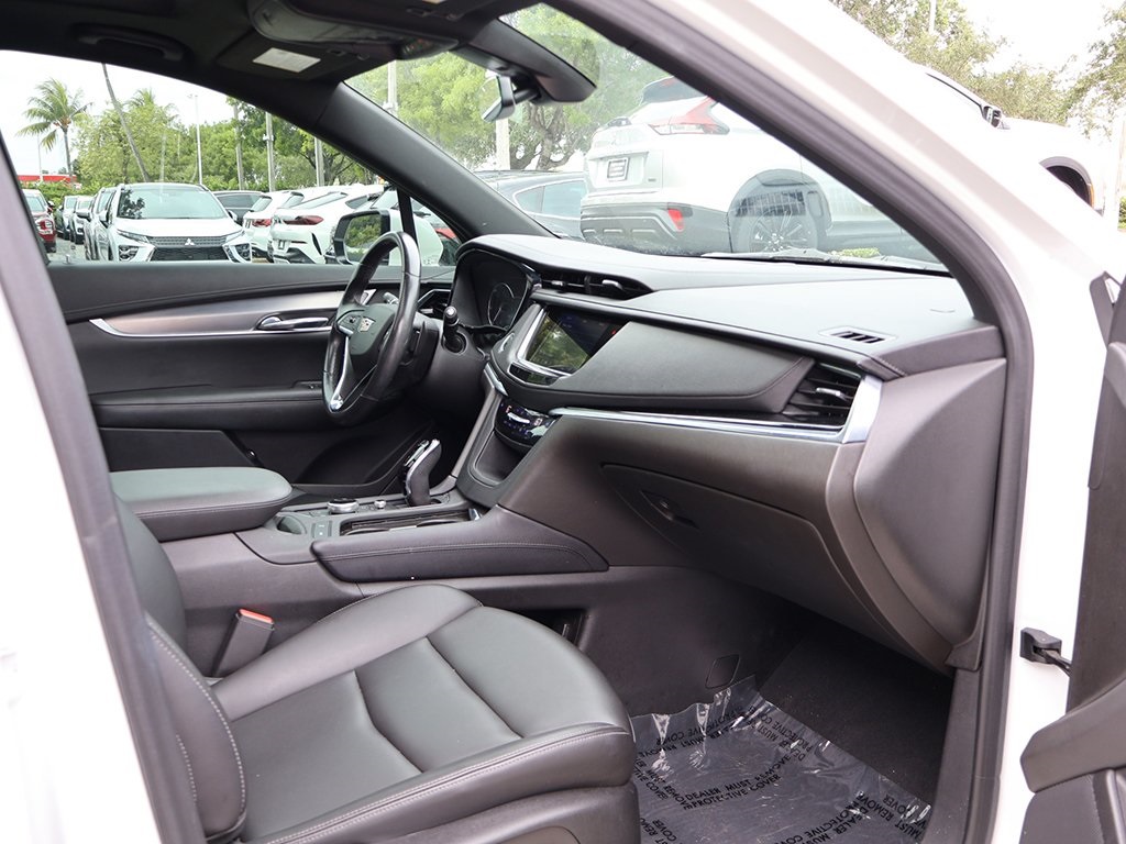 Vehicle image 33 of 66