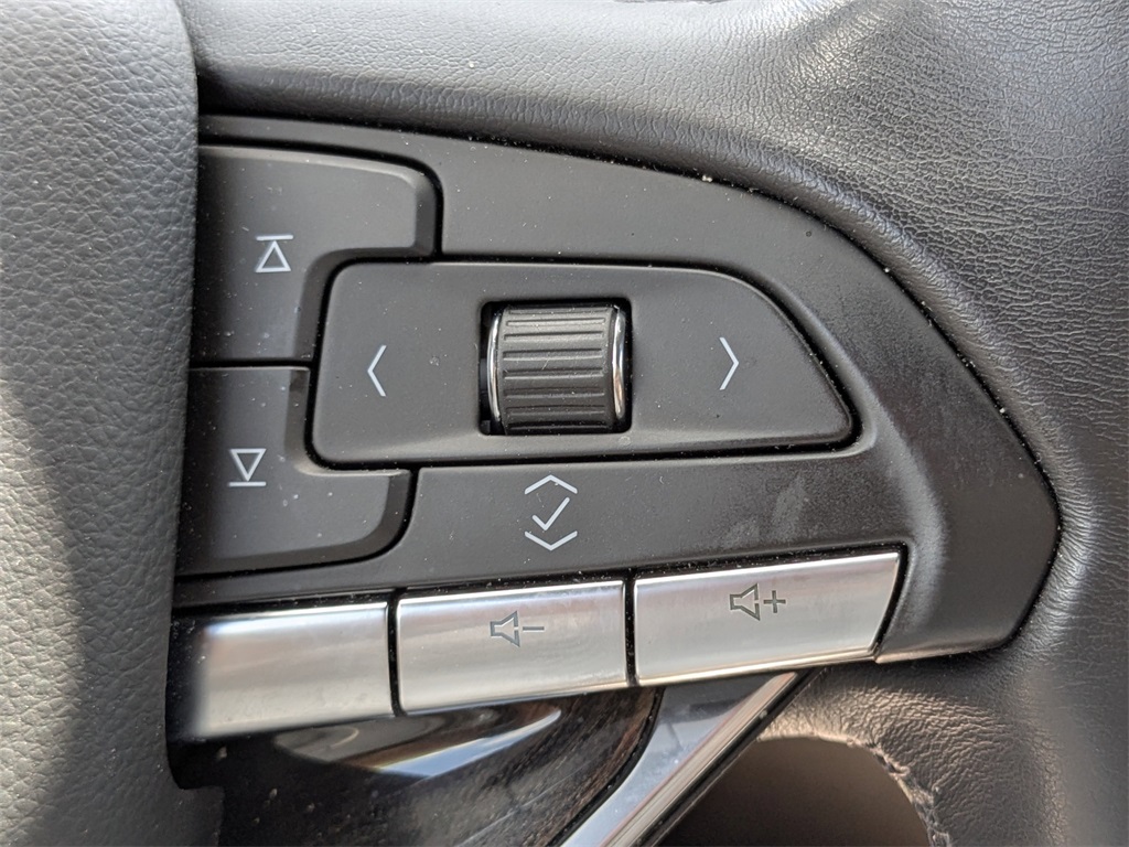 Vehicle image 26 of 32
