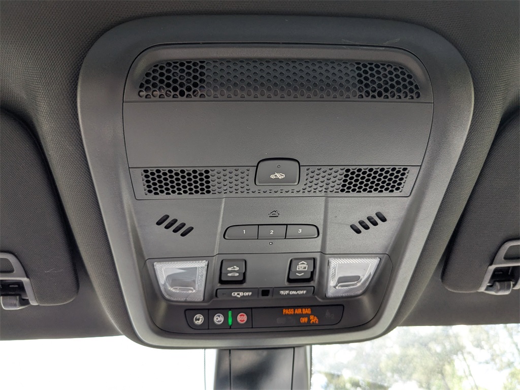 Vehicle image 29 of 32