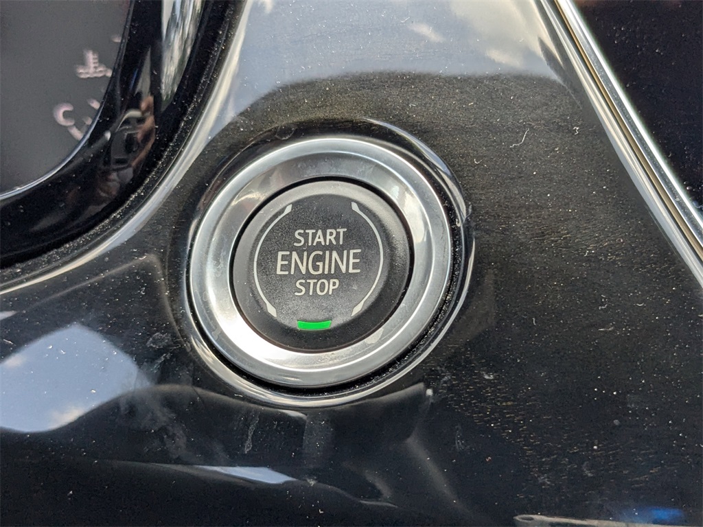 Vehicle image 28 of 32