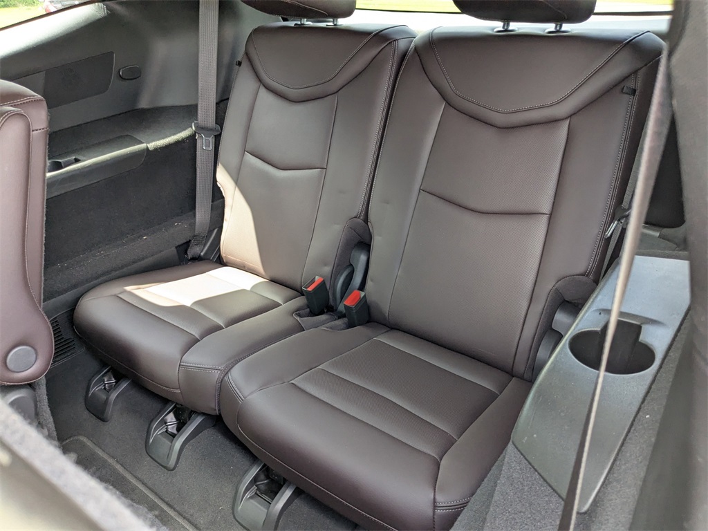 Vehicle image 13 of 32