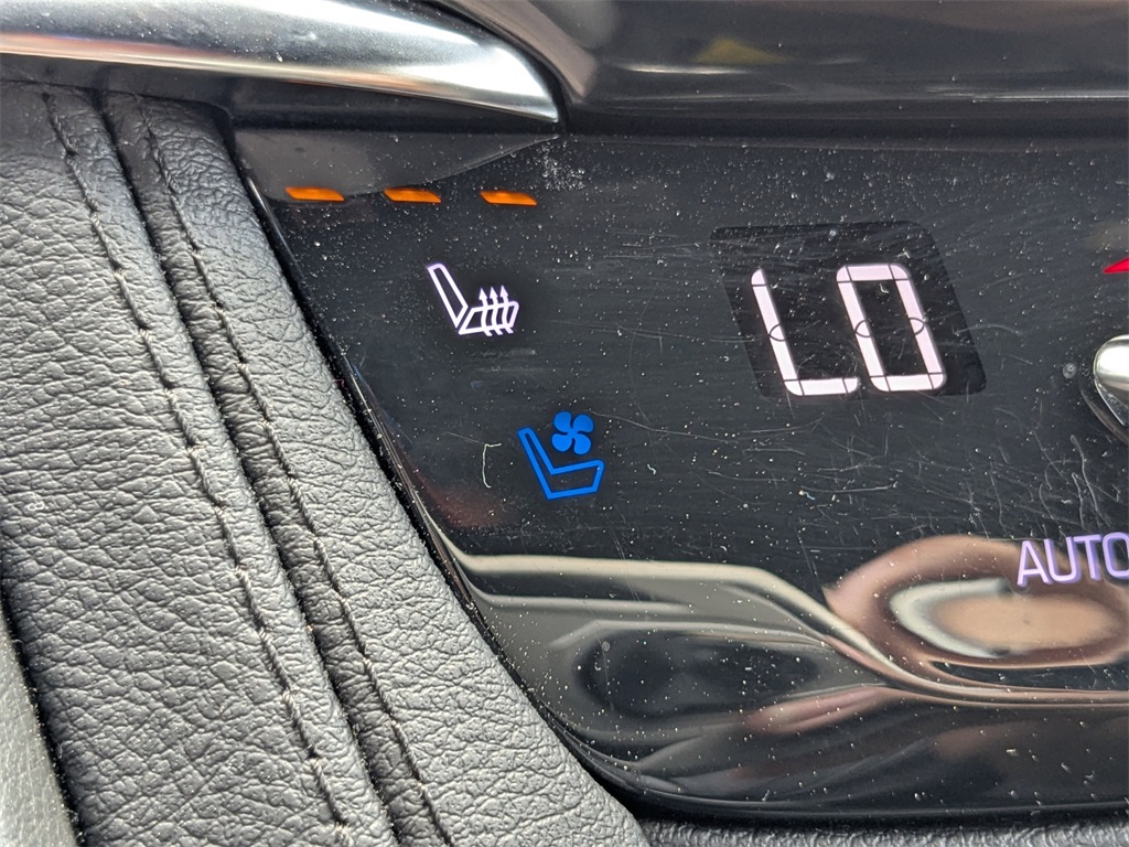 Vehicle image 31 of 32