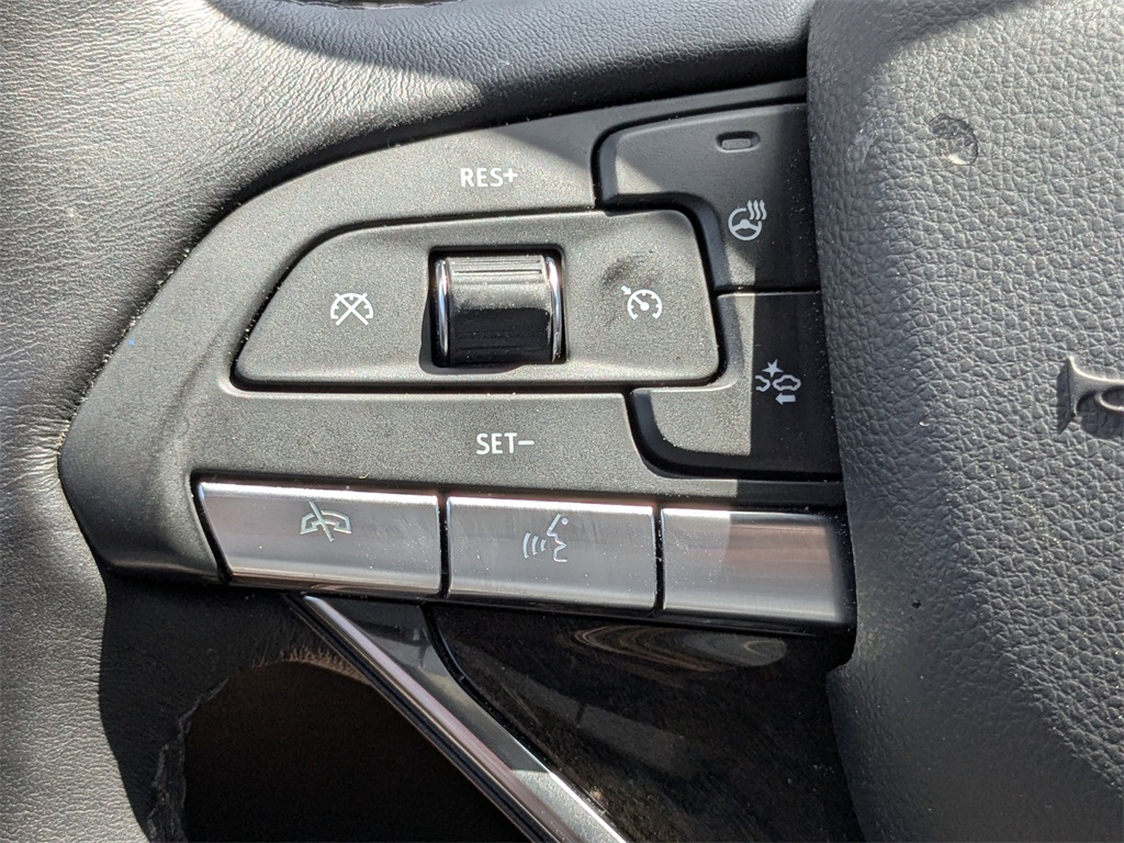 Vehicle image 25 of 32