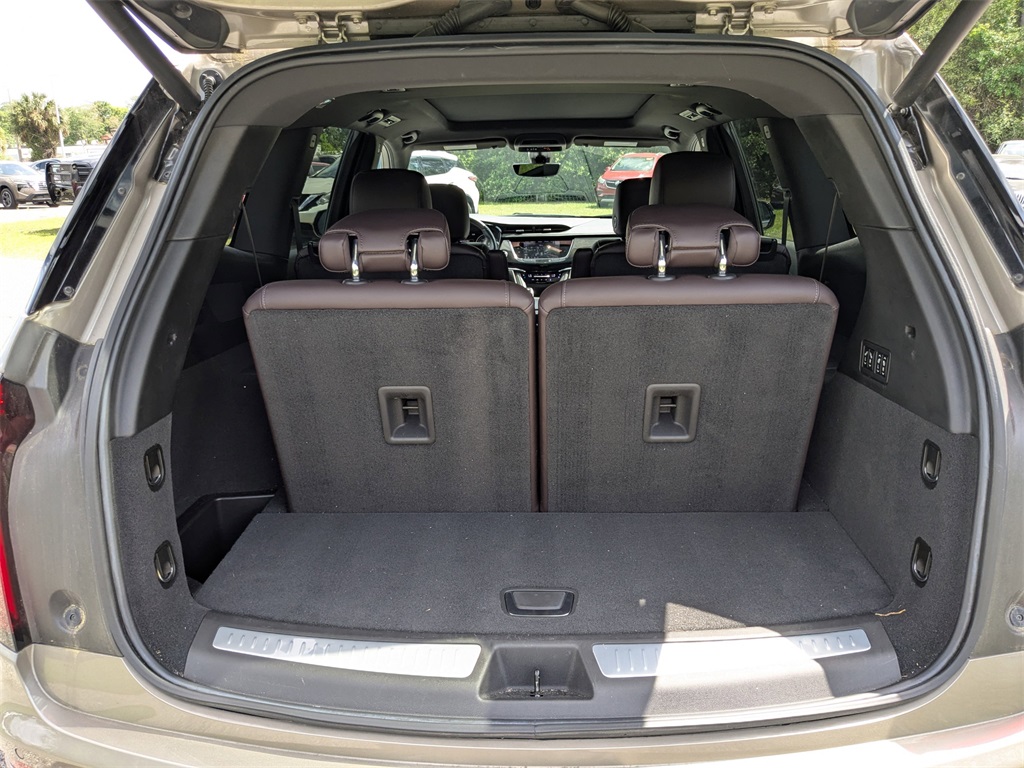 Vehicle image 10 of 32