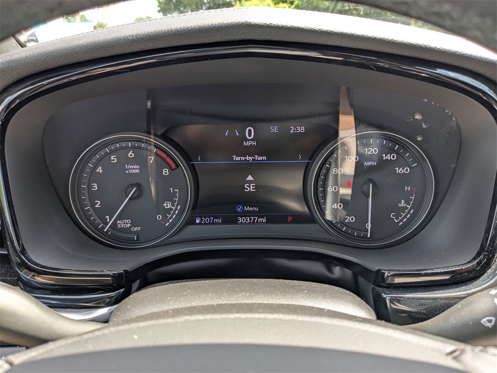 Vehicle image 27 of 32