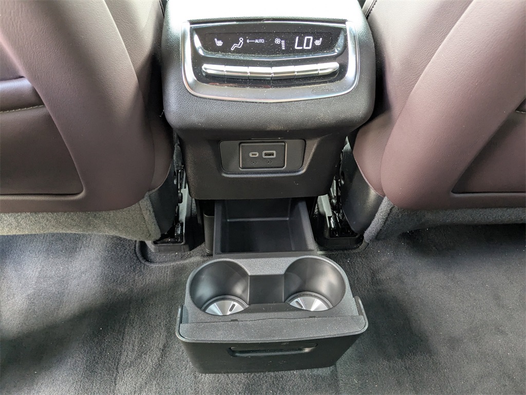 Vehicle image 16 of 32
