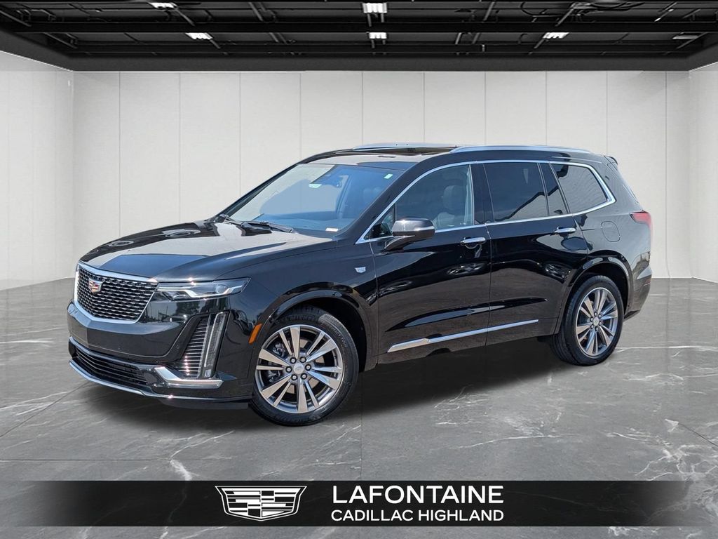 2022 Cadillac XT6 Premium Luxury Image 2 of 34