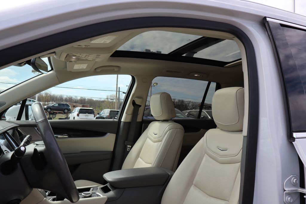 Vehicle image 26 of 43