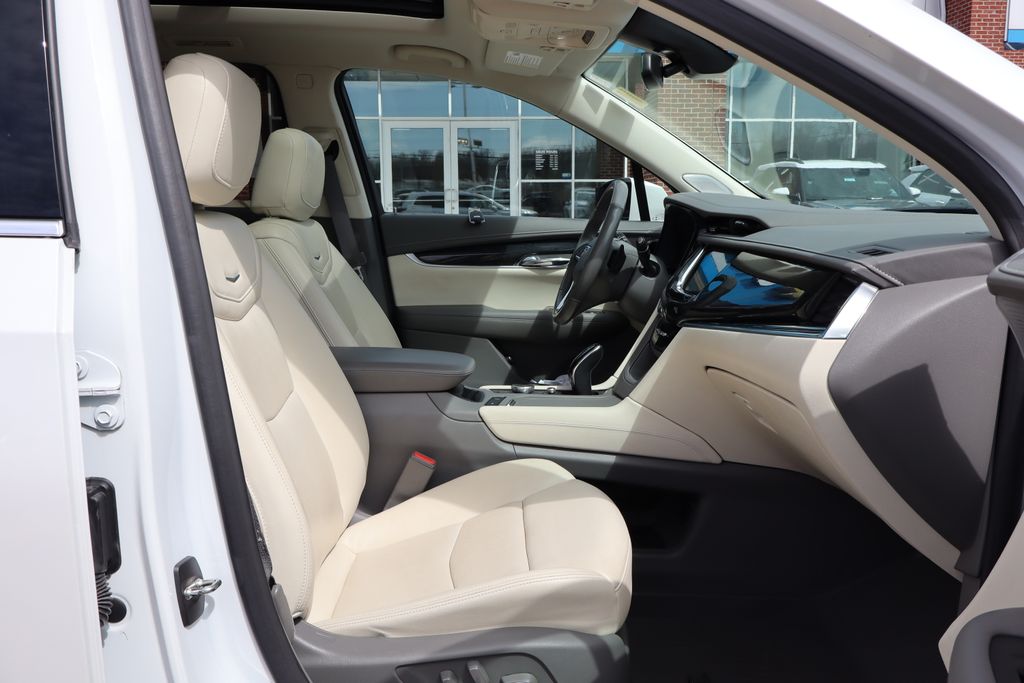 Vehicle image 40 of 43