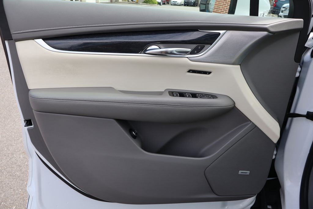 Vehicle image 10 of 43