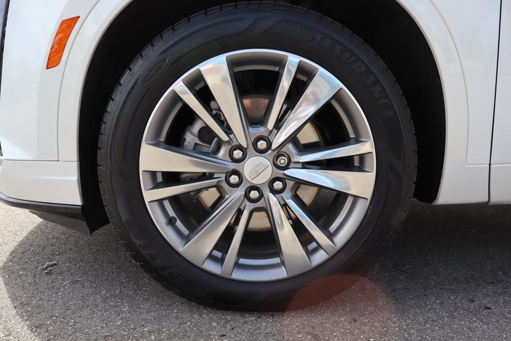Vehicle image 27 of 43