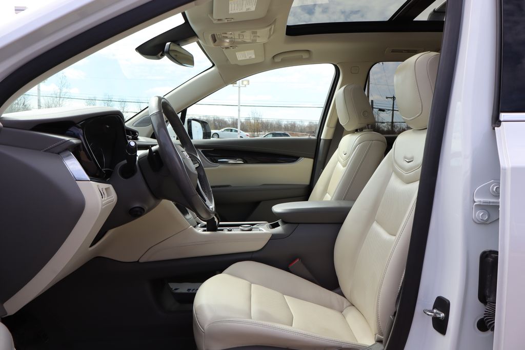 Vehicle image 13 of 43