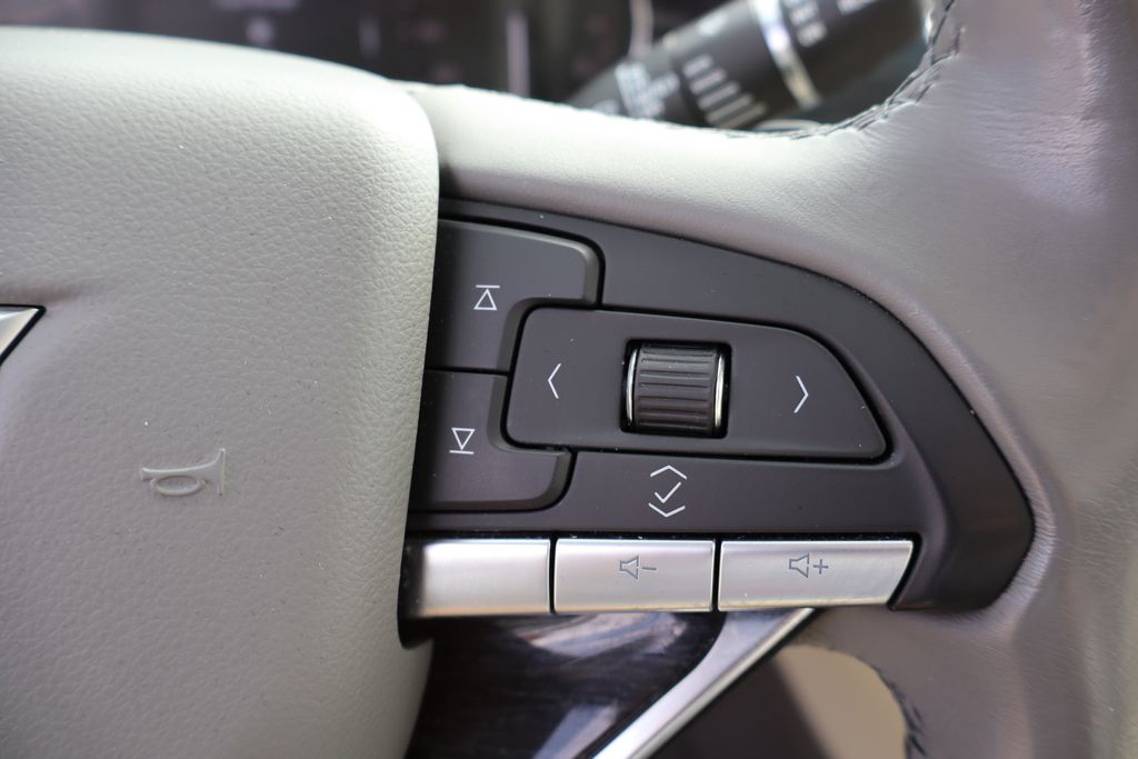 Vehicle image 17 of 43