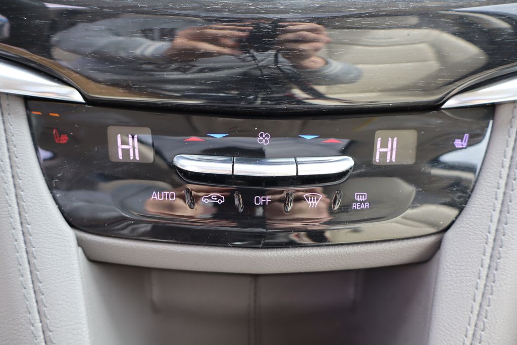 Vehicle image 23 of 43