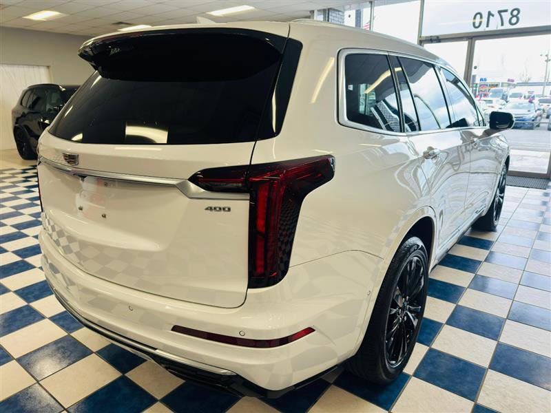 2022 Cadillac XT6 Premium Luxury Image 2 of 42